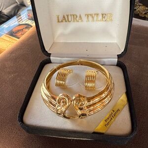 LAURA TYLER BRACELET AND EARRINGS SET. MINT IN BOX